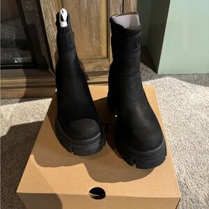 Brand New UGG  Women's boots Brooklyn Chelsea Black W/1148730